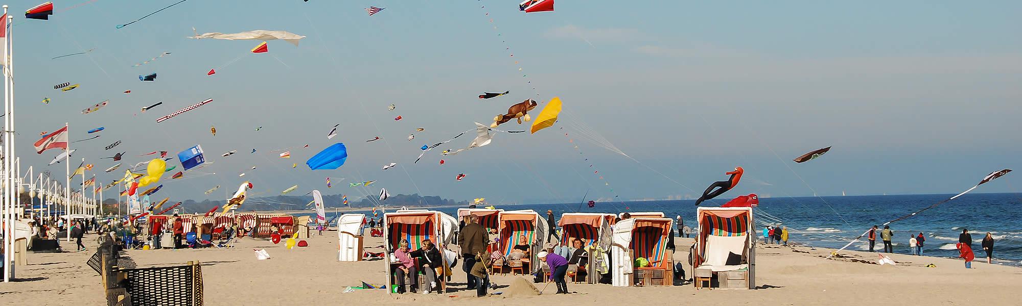 Drachensteigen an der Ostseeküste